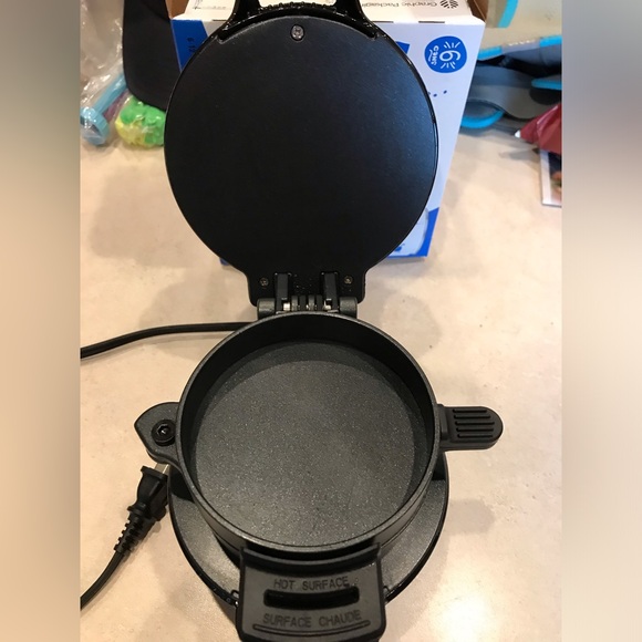 Hamilton Beach Breakfast Sandwich Maker - Picture 6 of 9